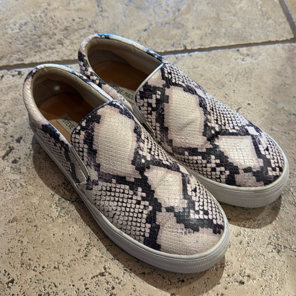 Steve Madden Safary Snakeskin Print Slip On Fabric Rubber Sole Sneakers Size 9.5